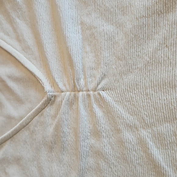 Madewell v neck top - Picture 3 of 7